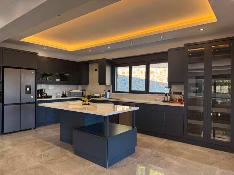 Göl Manzaralı Havuzlu Modern Villa — Kocaeli Çekim Mekanı